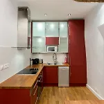 Du Lion/ac Historic Flat, Marais, 4-5 Guests *