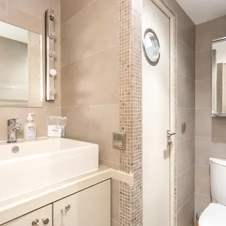 Du Lion/ac Historic Flat, Marais, 4-5 Guests Appartamento Parigi