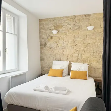 Du Lion/ac Historic Flat, Marais, 4-5 Guests Parigi